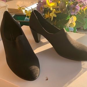 NWOT Black Ecco Shoes